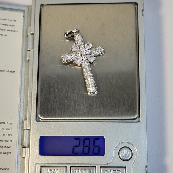 NIB 925 White Diamond Simulant Pave 2.00cts Silver Cross Pendant - Picture 10 of 12